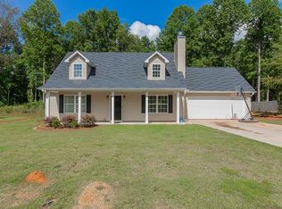 5654 Hawthorn Dr, Gillsville, GA 30543