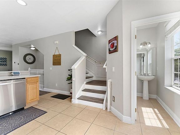4th image of 5026 Tideview Cir #17
