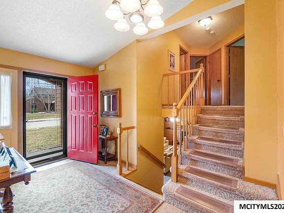 4th image of 4 Field Rd