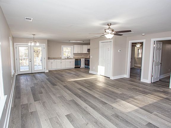 4th image of 139 Sinclair Ln