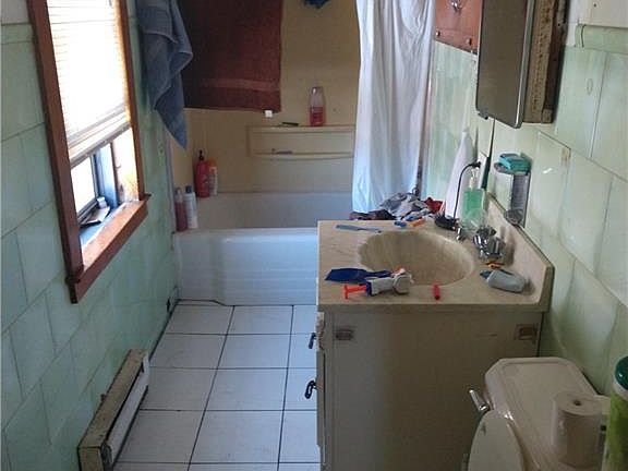4th image of 1008 N Townsend St