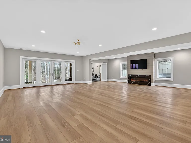 7002 River Oaks Dr — Photo 32