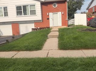6730 Valley View Rd, Hanover Park, IL 60133