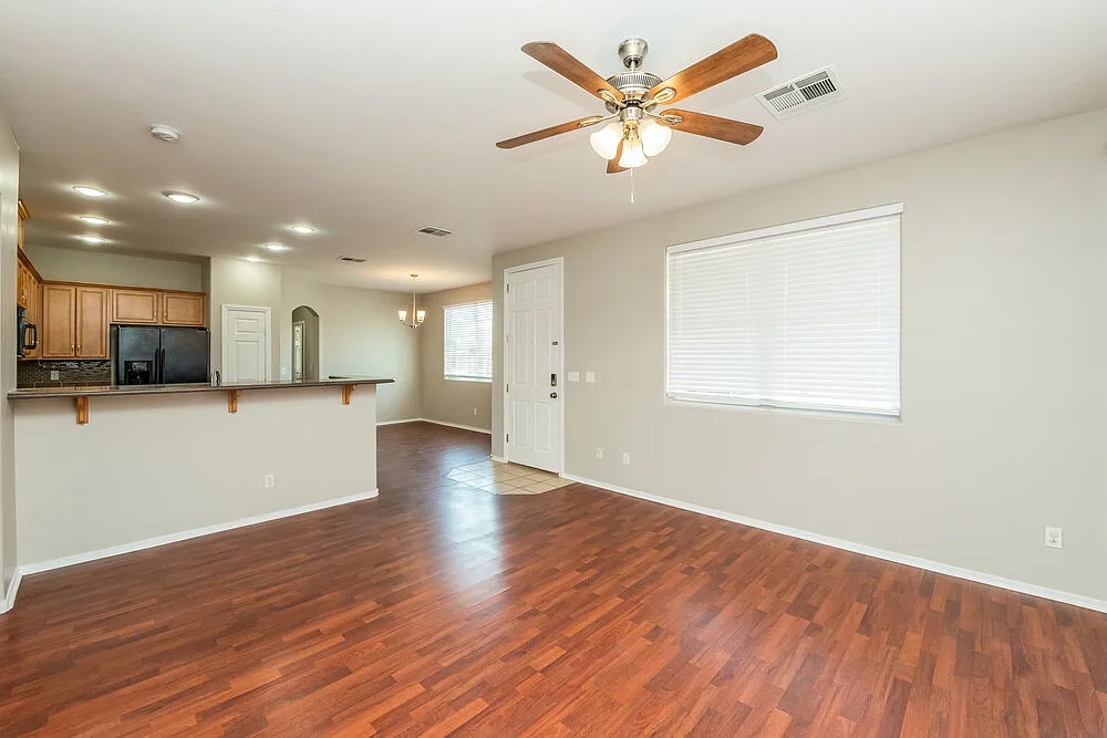 3 bed, 2.0 bath, 1366 sqft, $1,980 — Photo 4