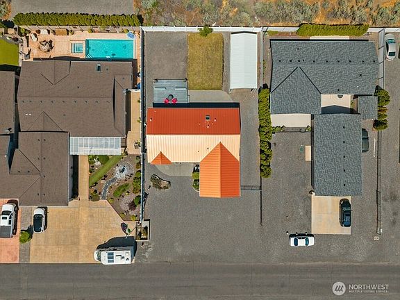 2nd image of 225 Atterberry Drive SW