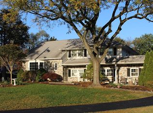 4 Devon Ct, Cinnaminson, NJ 08077