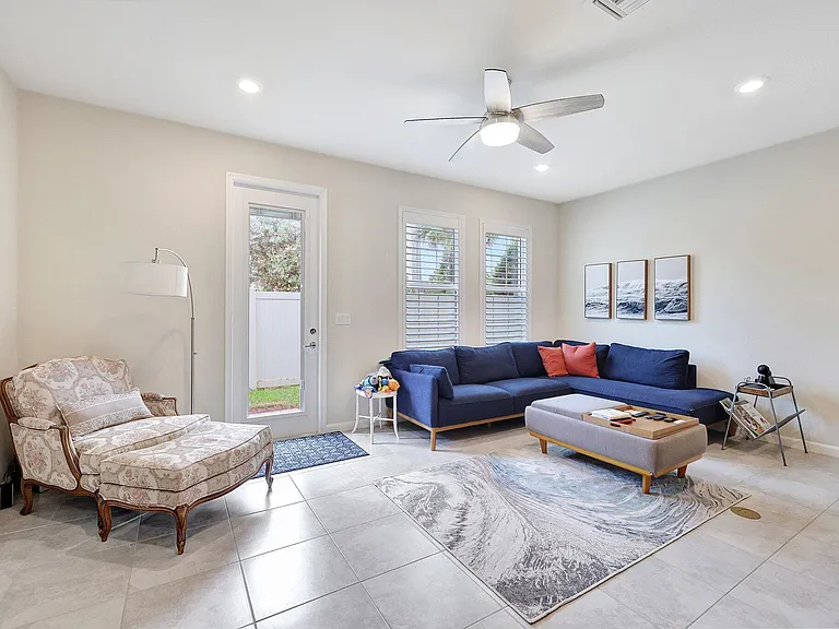 1807 SE Ocean Cove Way — Photo 13