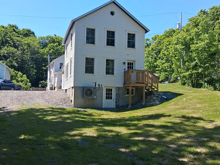 11 Cedar St — Photo 16
