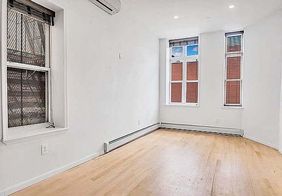 3rd image of 4 E 116th St Fl 2