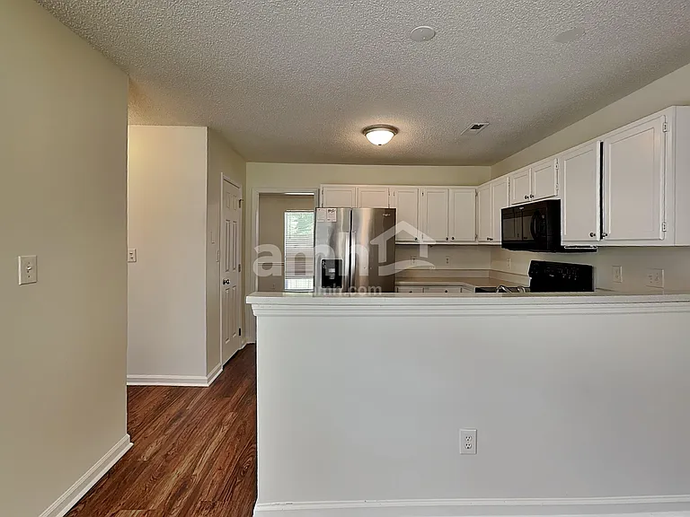 1020 Ridgefield Cir — Photo 4