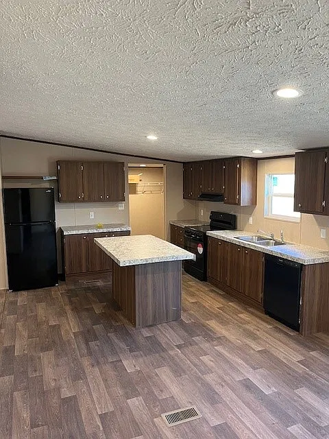4 bed, 1475 sqft, $1,700 — Photo 3