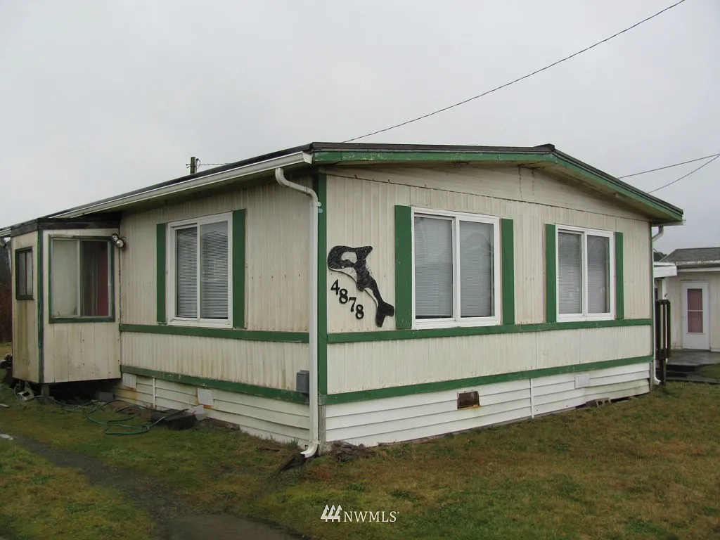 4878 Pacific Avenue photo 1