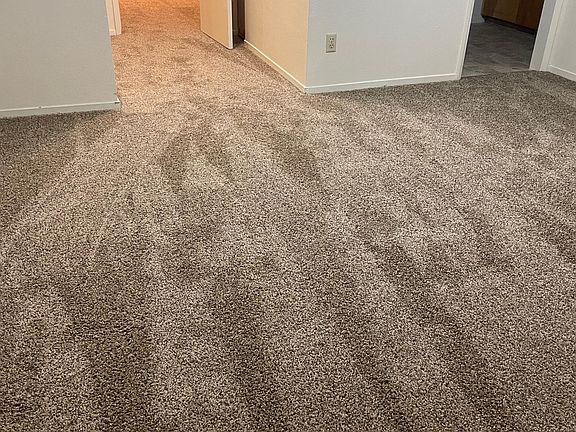 4th image of 2402 W Packwood Dr