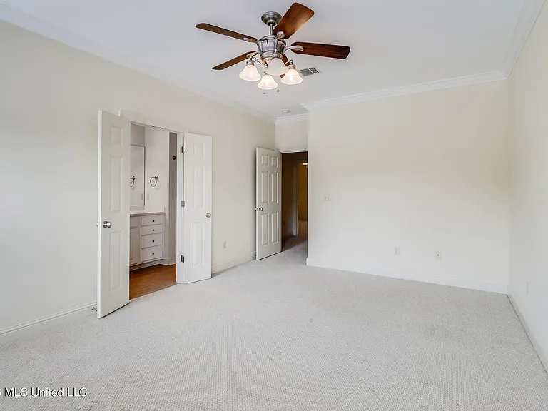 940 Jefferson Dr — Photo 11