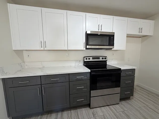 Upgraded Orange 1 Bedrooms — Photo 23