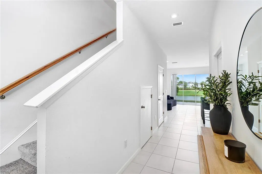 3 bed, 2.5 bath, 1373 sqft, $2,100 — Photo 3