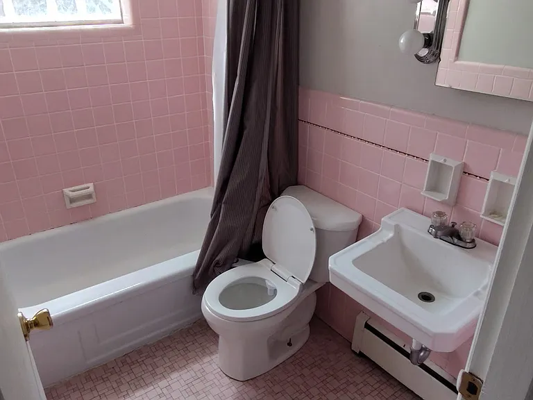 4250 Saint Martins Pl #4 — Photo 9