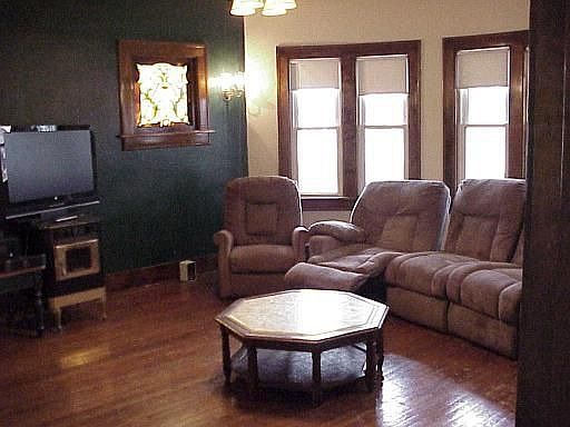 2nd image of 523 Miller St