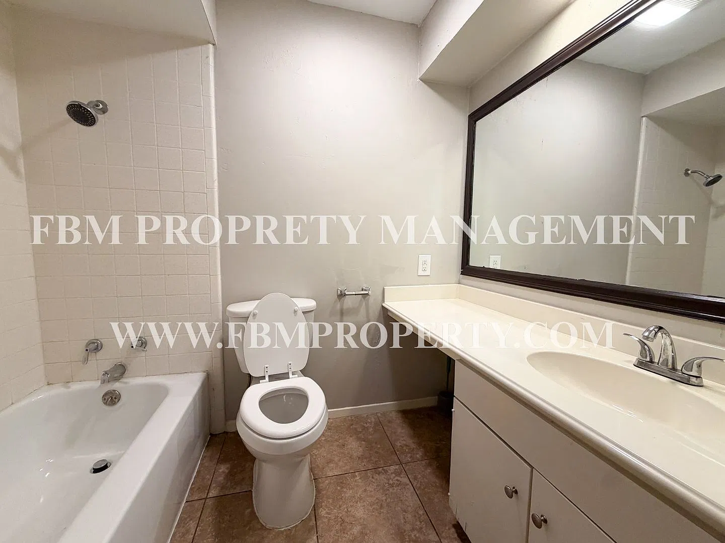 407 N Preston St, Unit B2 - Cozy 2 Bedroom, 2 Bathroom Apartment in Ennis, TX! — Photo 3