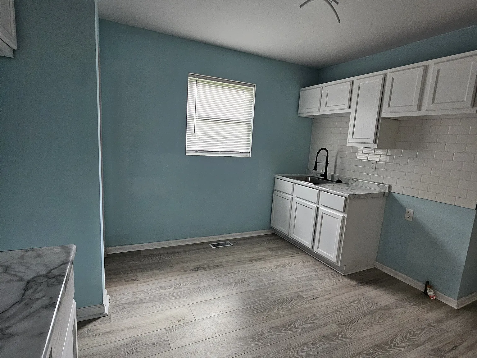 3 bed, 732 sqft, $1,110 — Photo 3