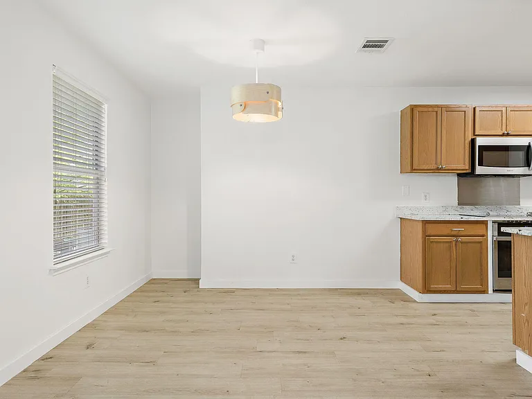 218 Altamont St — Photo 6