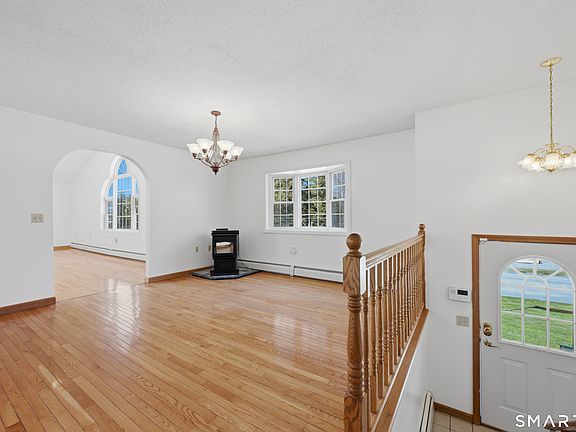 5th image of 59 Oakwood Boulevard