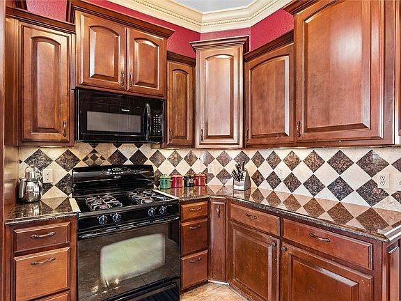 5th image of 200 Kimberly Ln