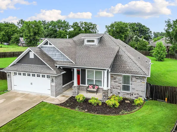 202 Adams St, Pea Ridge, AR 72751