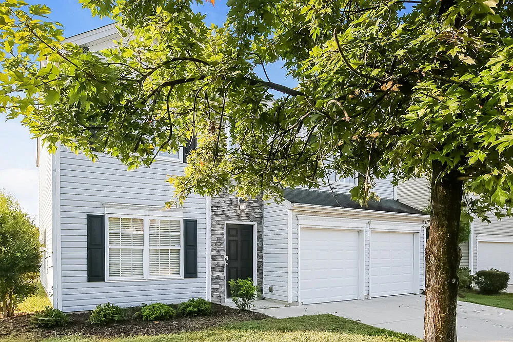 4 bed, 2.5 bath, 2288 sqft, $2,315 — Photo 4