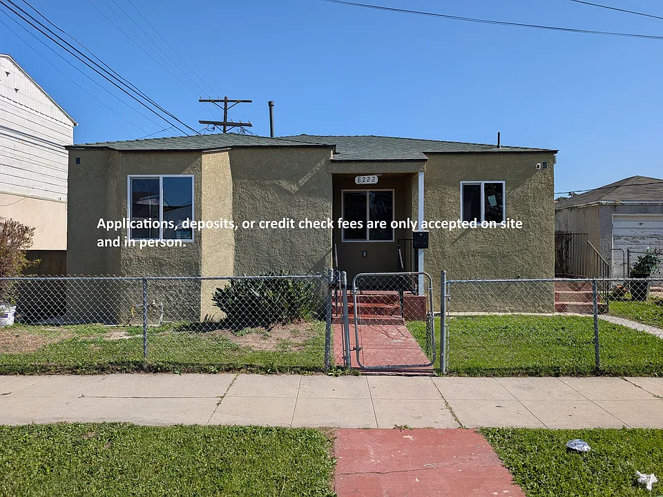 8222 S Halldale Ave