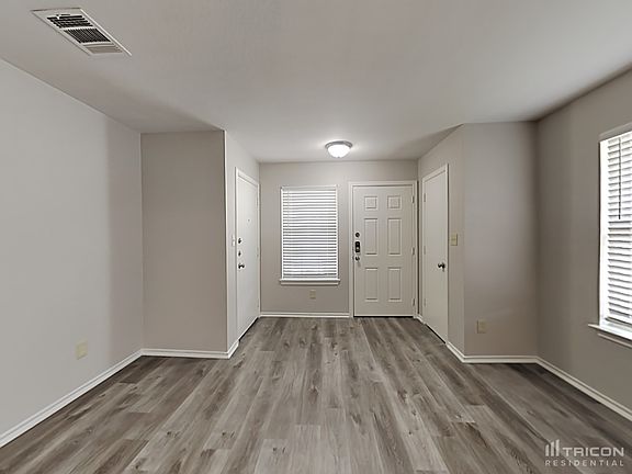 3rd image of 2911 Candleside Dr