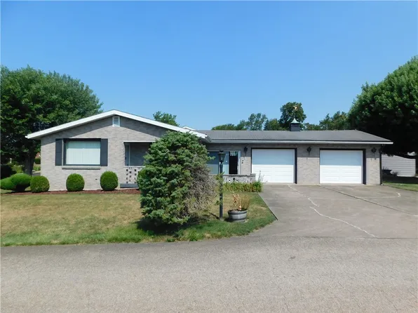 126 Duall Dr S, Hopwood, PA 15445