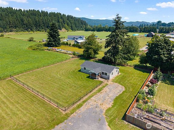 2nd image of 204 Mossyrock Road W
