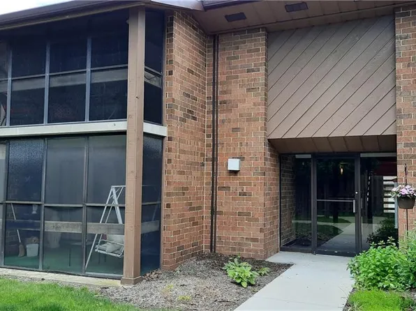 22936 Mastick Rd APT 201, Cleveland, OH 44126