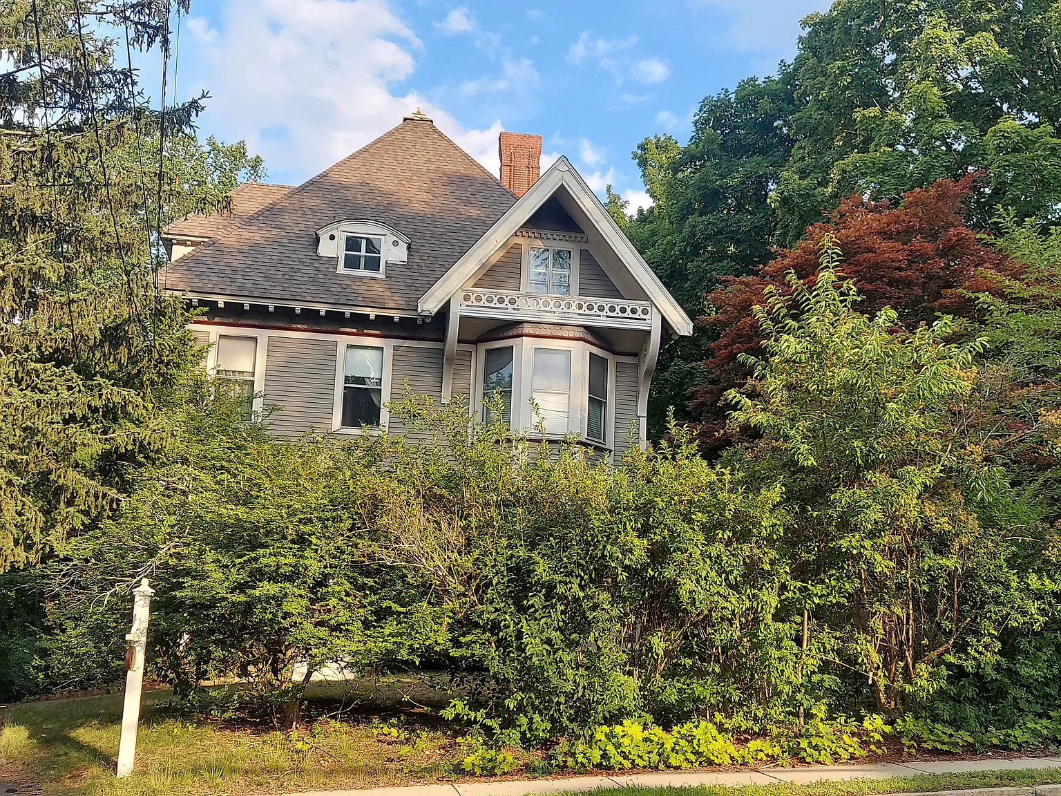 618 Centre St — Photo 3