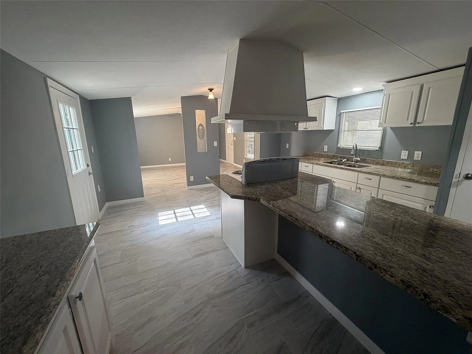 3 bed, 2.0 bath, 1152 sqft, $1,600 — Photo 3