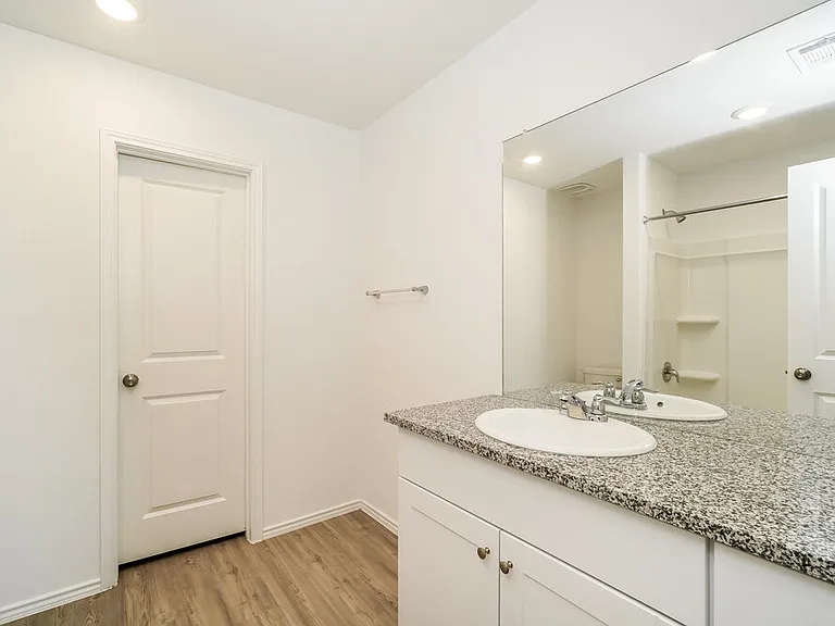 1221 White Willow — Photo 9