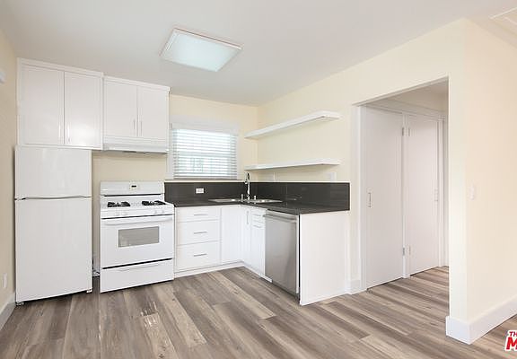4th image of 903 Nowita Pl
