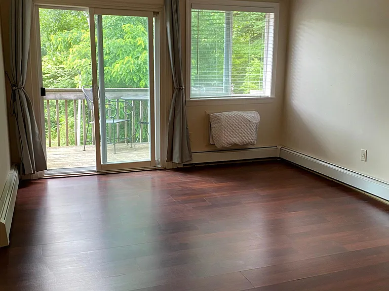 220 Main St #11 — Photo 3
