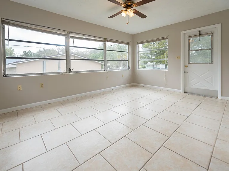 38 Regina Blvd — Photo 14