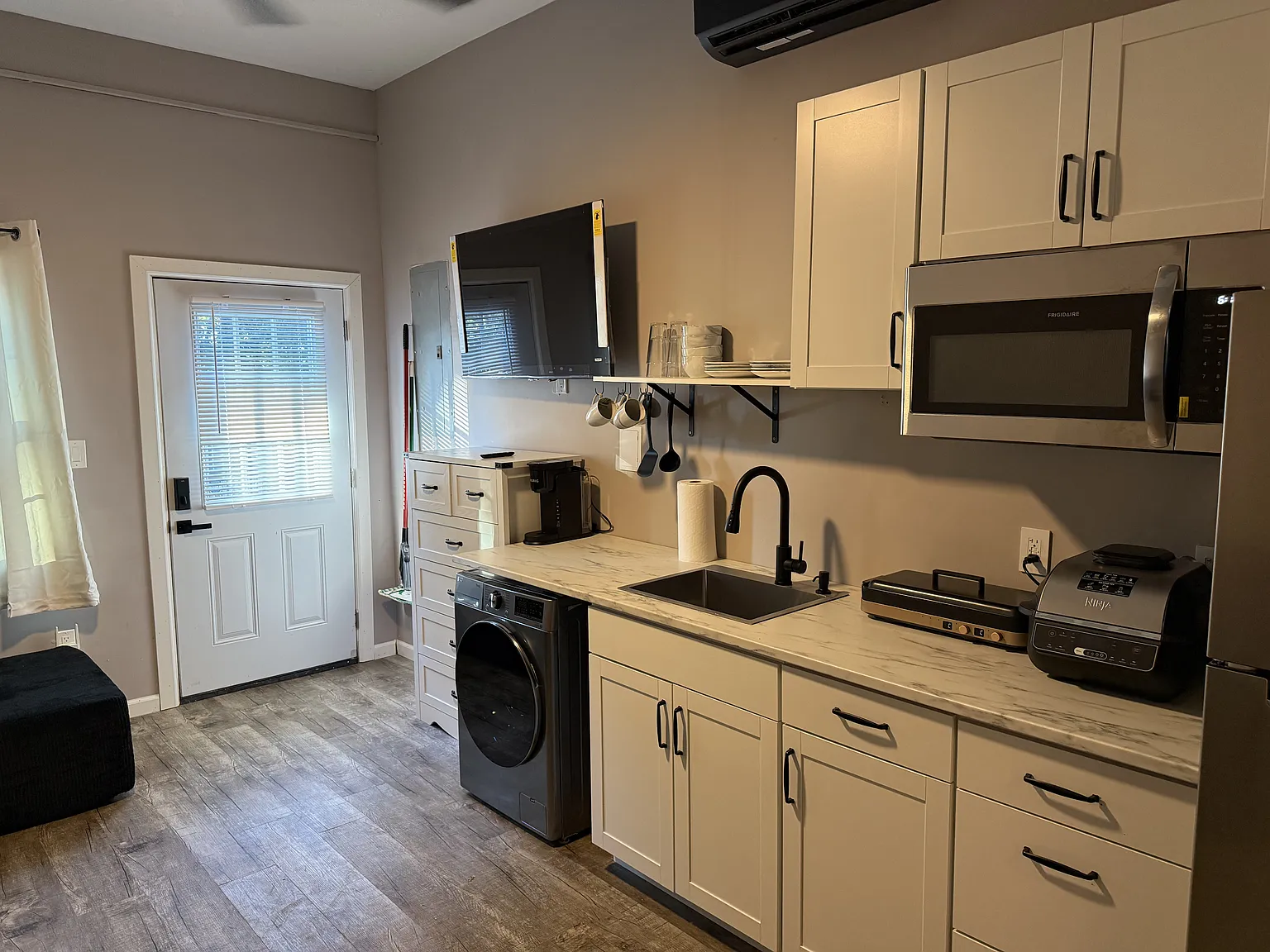 Studio, 400 sqft, $1,250 — Photo 3
