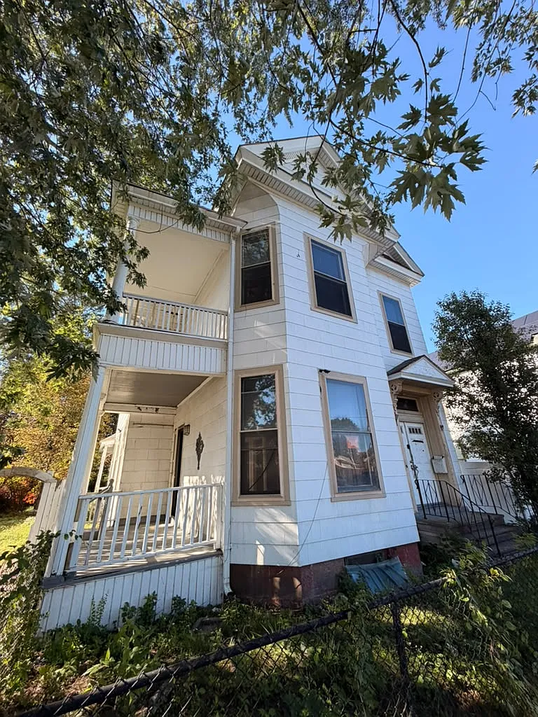 3 bed, 2.5 bath, 1431 sqft, $1,490 — Photo 1