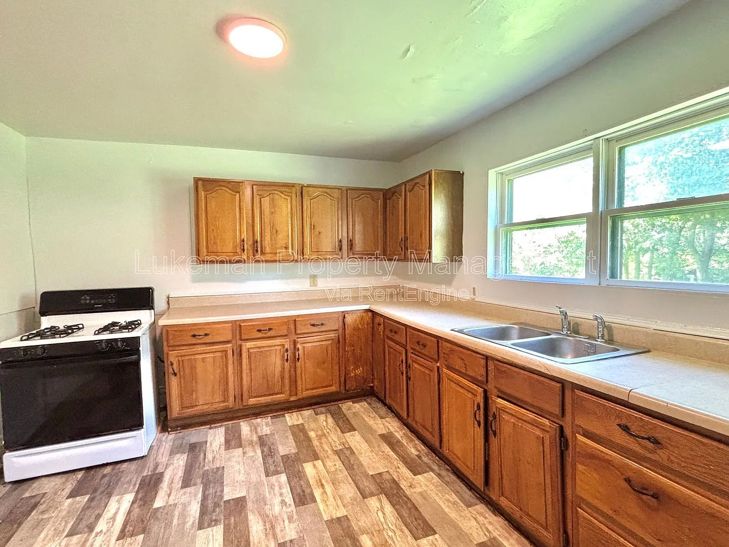 2 bed, 1.0 bath, $799 — Photo 1