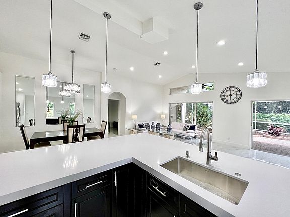 5th image of 7207 Louisiane Court