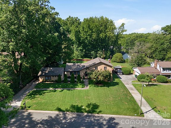 3rd image of 6621 Fair Lawn Rd