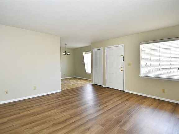 4th image of 3812 Country Club Rd APT I