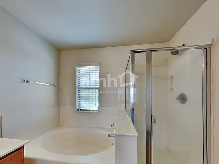 2827 S 74th Dr — Photo 13