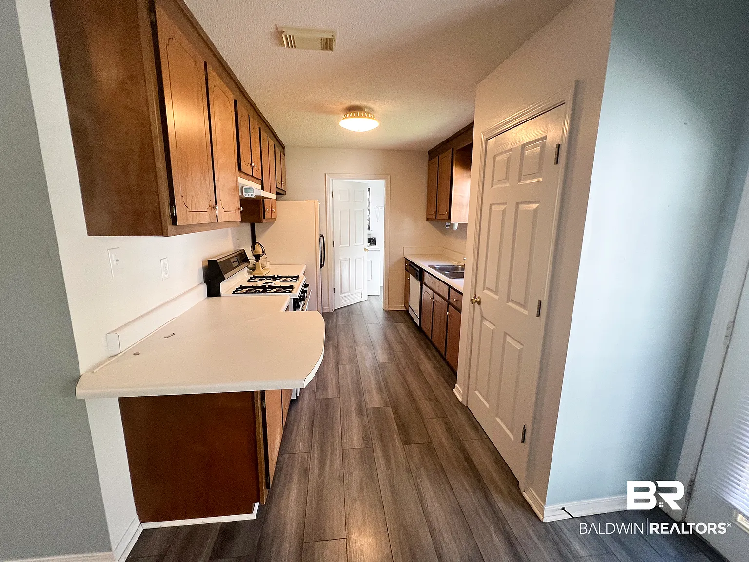 3 bed, 2.0 bath, 1637 sqft, $1,900 — Photo 4