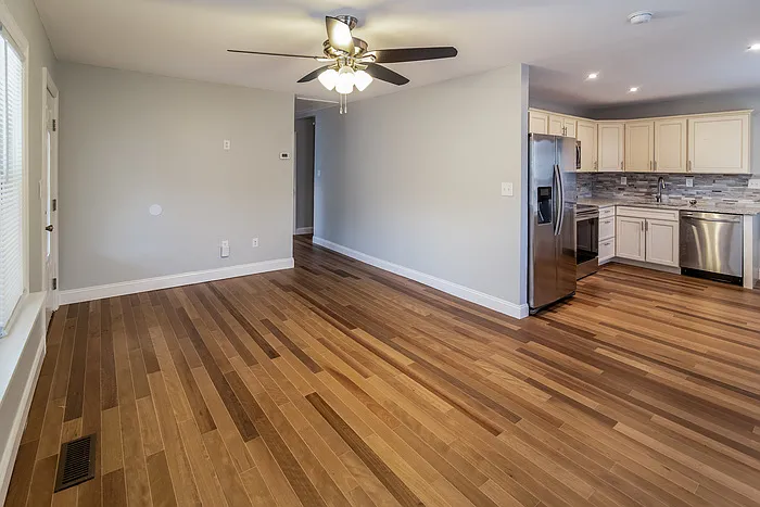 4 bed, 2.0 bath, 1176 sqft, $2,045 — Photo 4