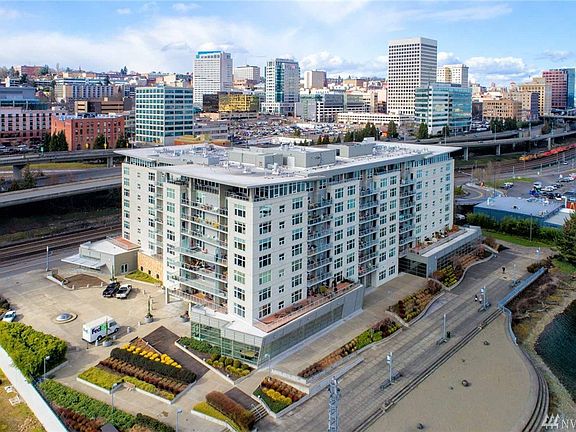2nd image of 1515 Dock St #Penthouse 912